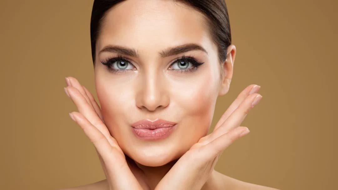 Powiększanie ust czym – skuteczne metody i korzyści kwasu hialuronowego