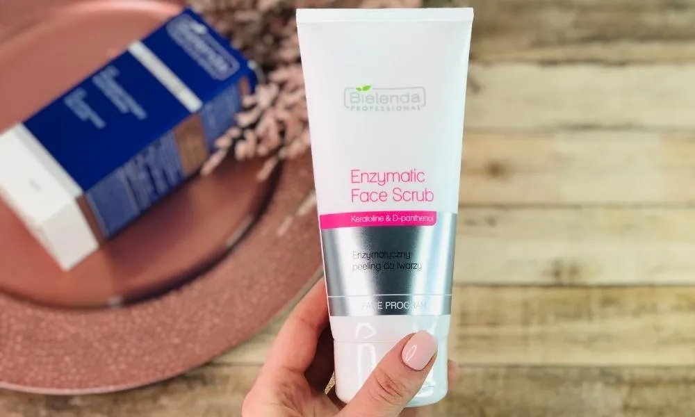 Najlepszy peeling do cery naczynkowej - uniknij podrażnień i zaczerwienień